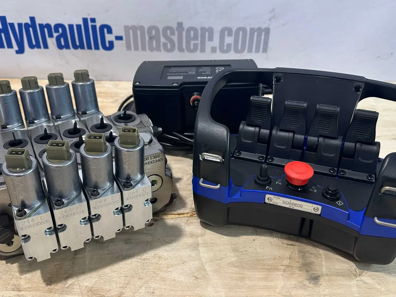 Billede 2 -  Walvoil DPX50 4 funktioner + radiofjernbetjening