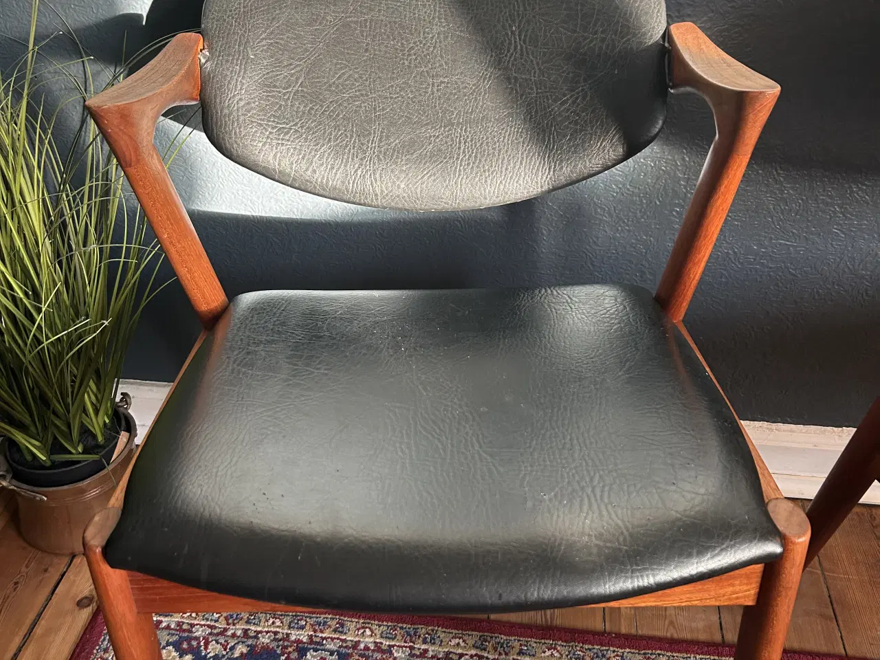 Billede 4 - 2 stk. Kai Kristiansen model 42 (Z-stol) armstole