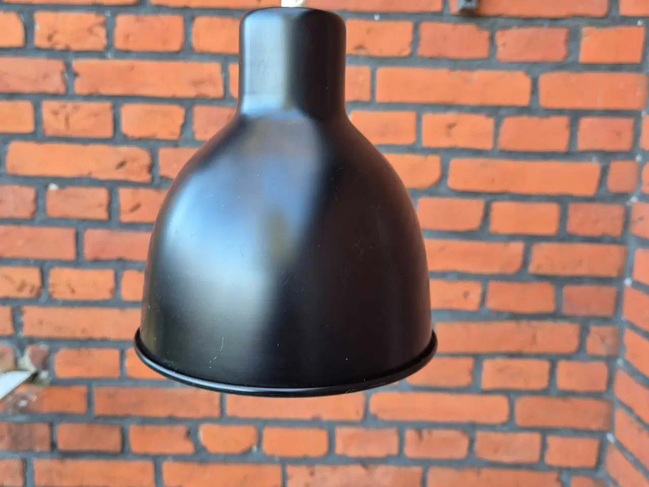 Billede 2 - Sød matsort retrolampe fra Luxo 