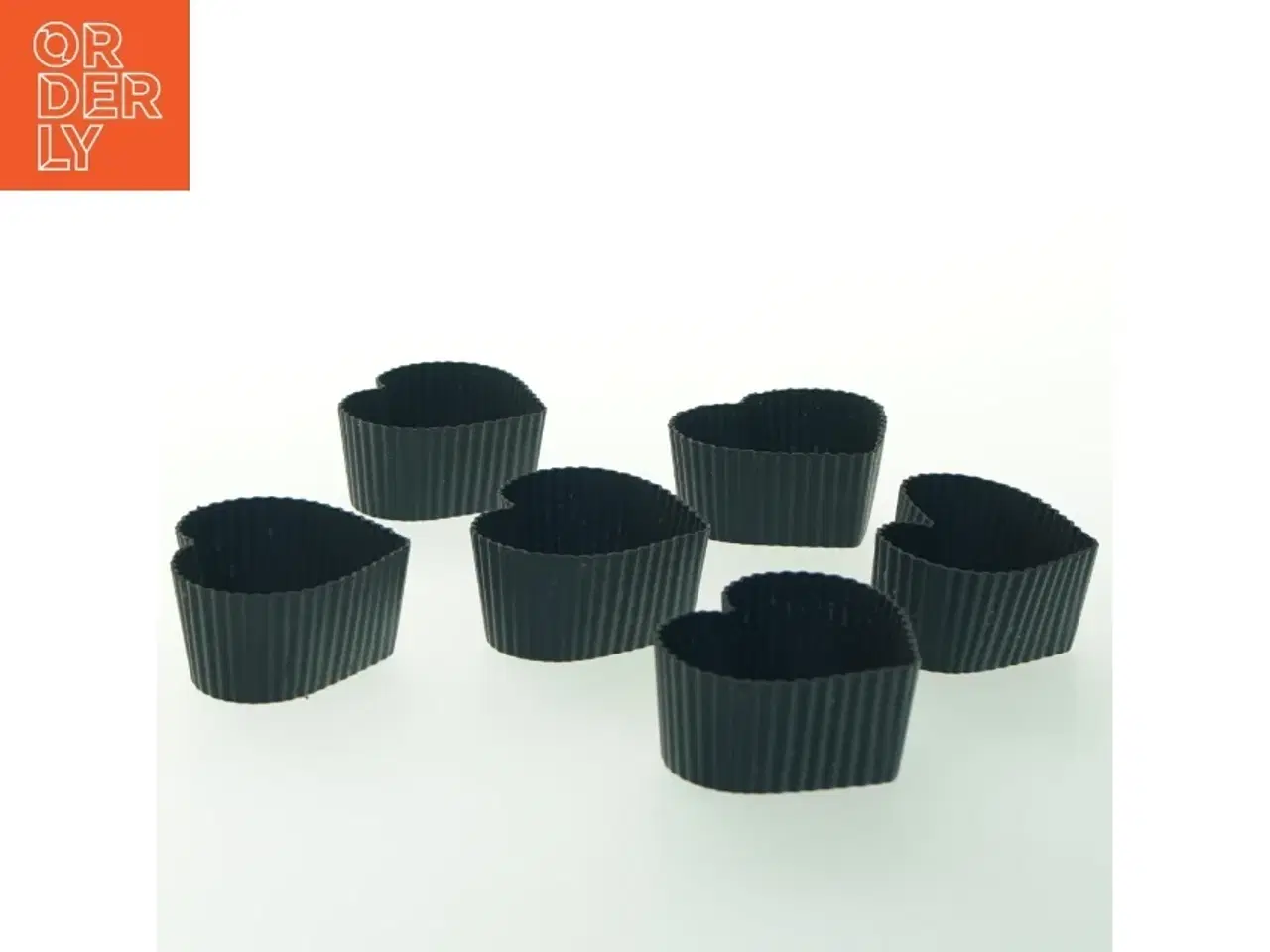 Billede 1 - Sæt af 6 hjerteformede muffinforme (str. 6 styk. 7 cm)