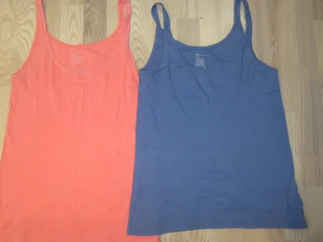 Billede 2 - Str. M/L, 2 toppe