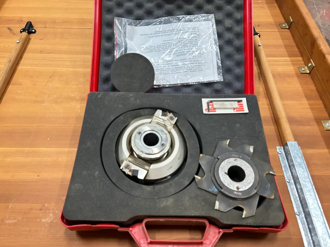 Billede 1 - Fræser inkl. mange af fæserjern og spånsug