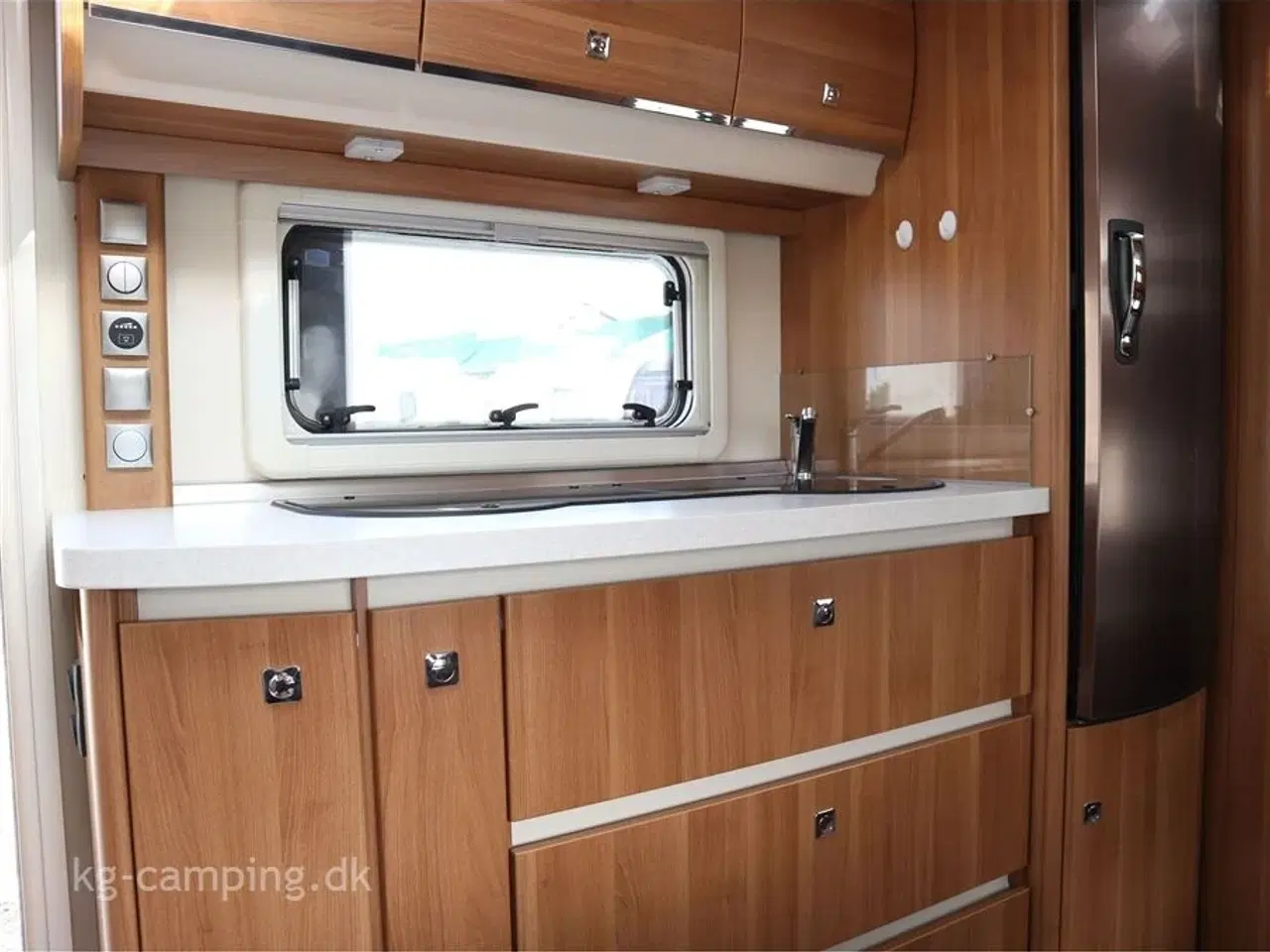 Billede 7 - 2018 - Fendt Saphir 560 SKM   Flot familievogn med 2 køjer og stort bad og incl mover og aircon.