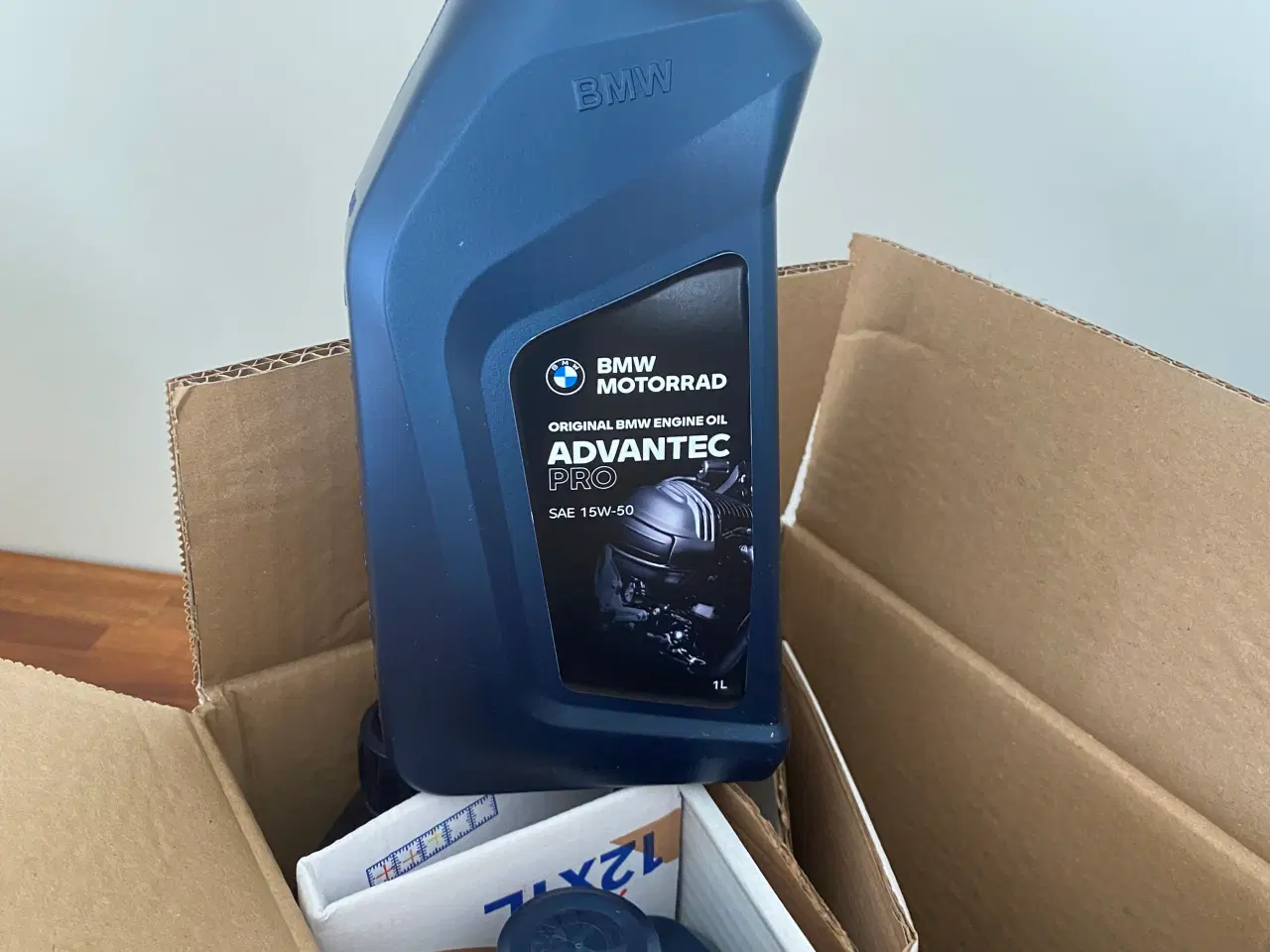 Billede 2 - MC BMW. 4 Liter Olie 15W50 NY.