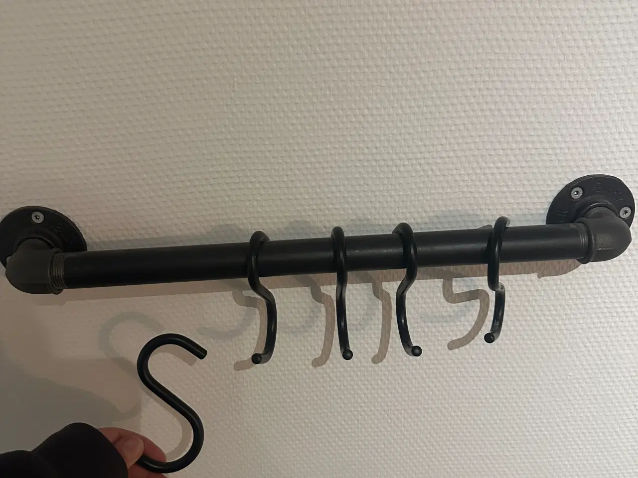 Billede 2 - Rustik sort knagerække