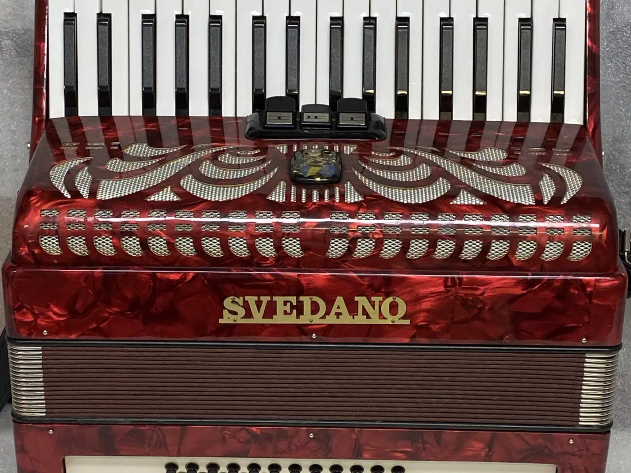 Billede 10 - Denne flotte røde Svadano-harmonika sælges