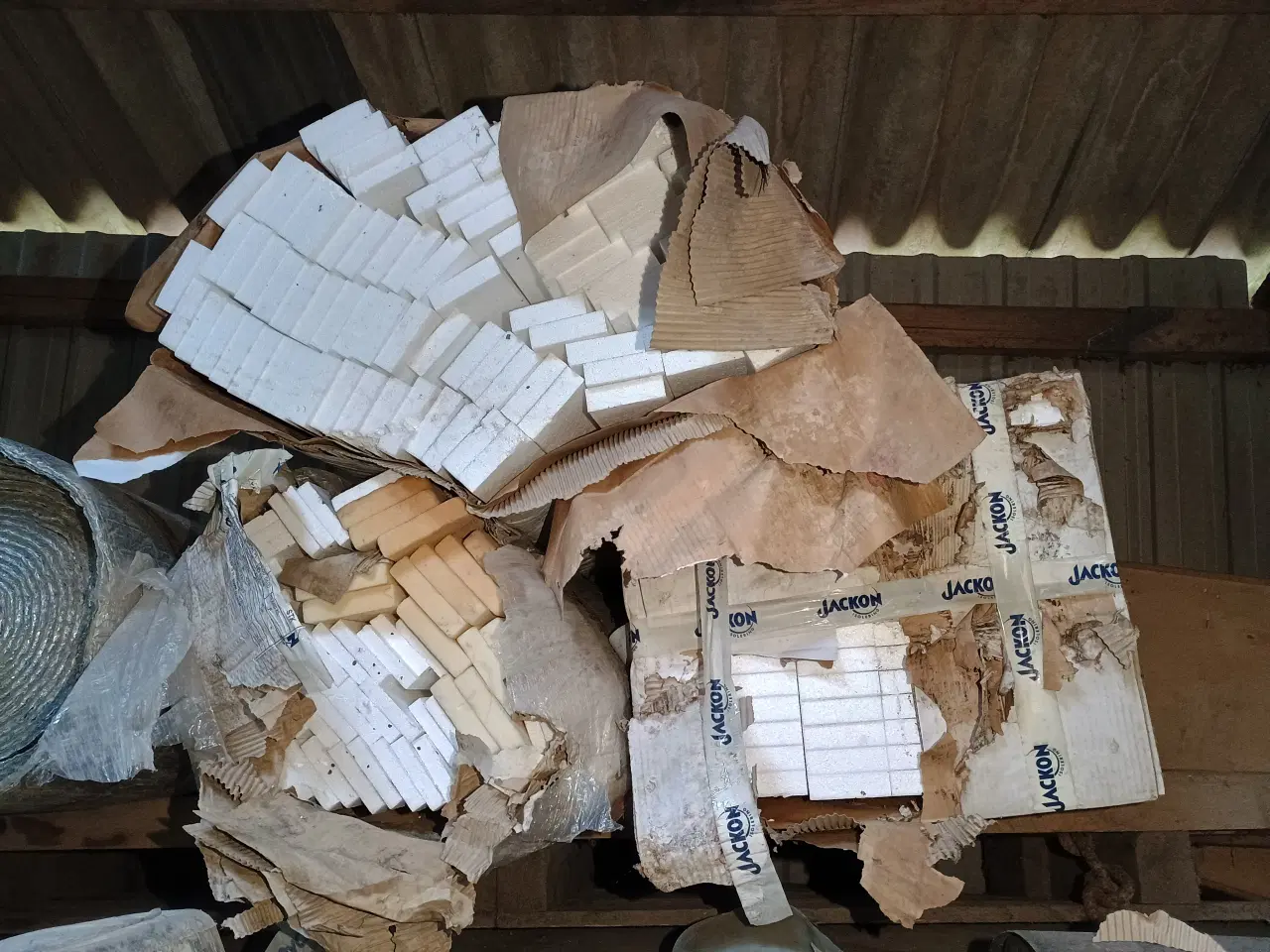 Billede 6 - Isover hulmurs isolering + flamingo strimler