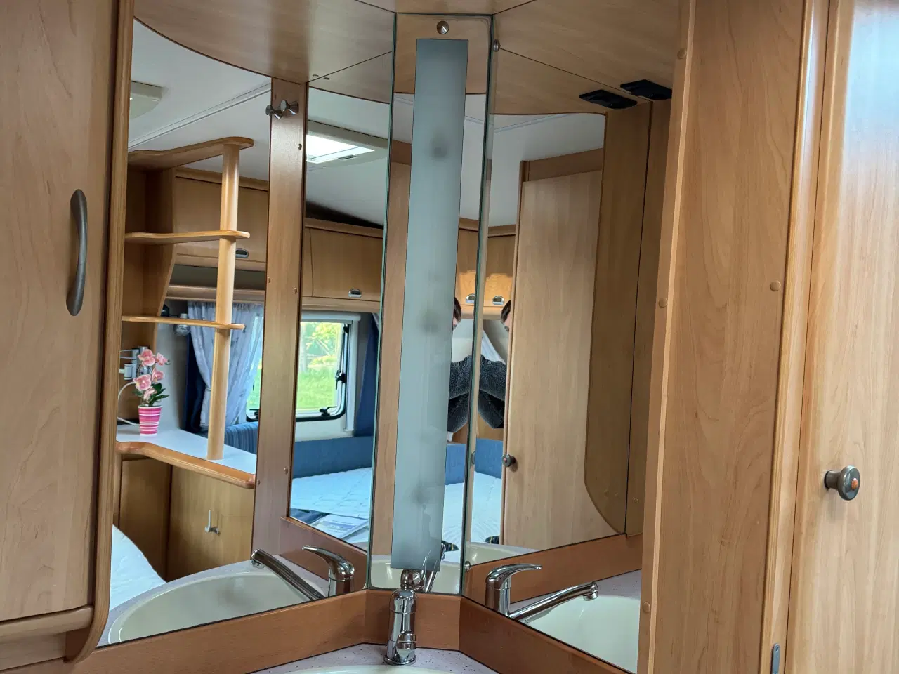 Billede 12 - Hobby 560 KMFE de luxe easy+mover, fortelt, løsøre