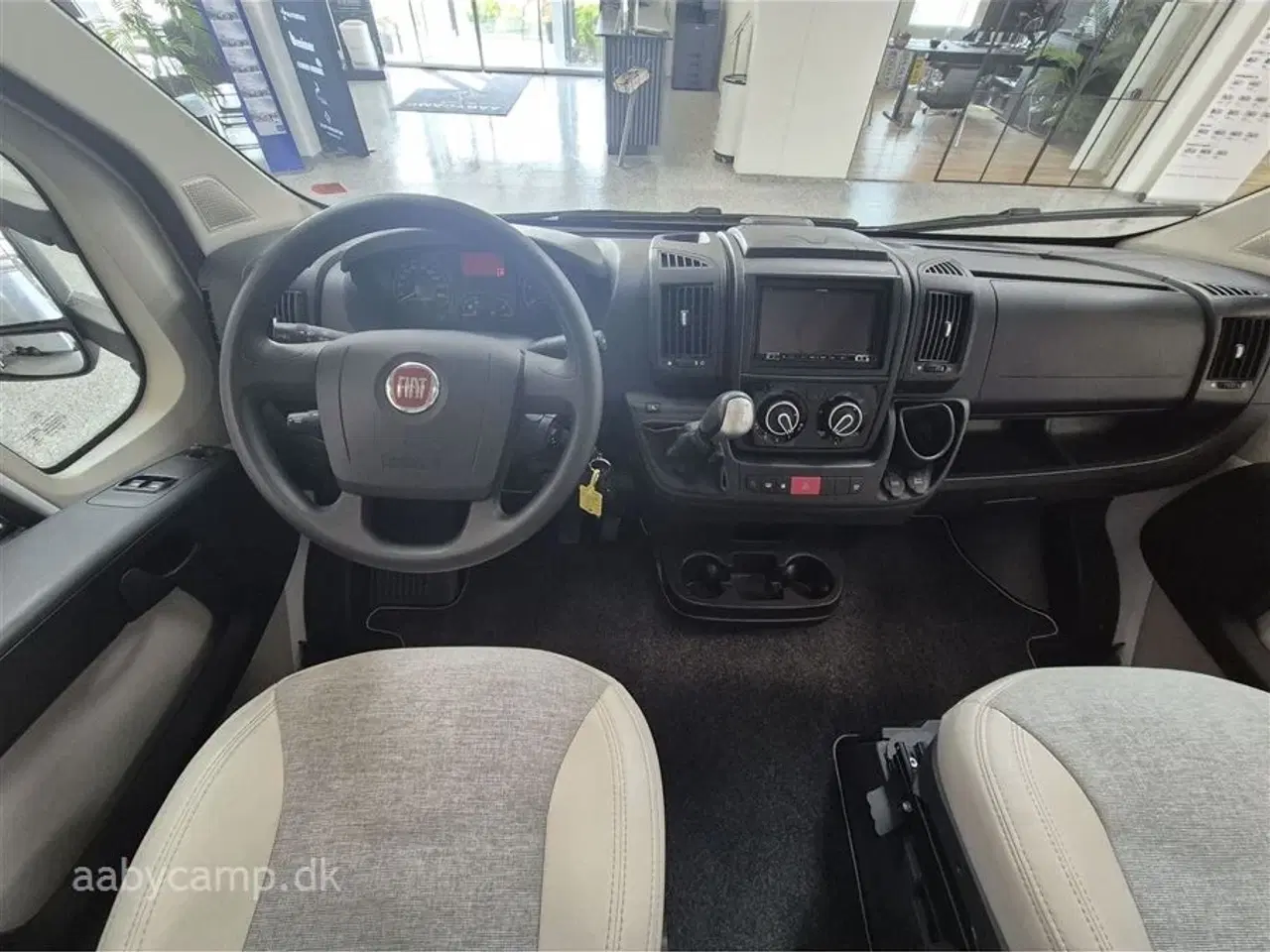 Billede 6 - 2019 - Carado T 447   Automatgear. solcelle. 95Ah batteri. 1500w inverter. Markise. undervognsbehandlet.  Fuld service. tandrem skiftet i 2025. Kun 47,000 Km!!!