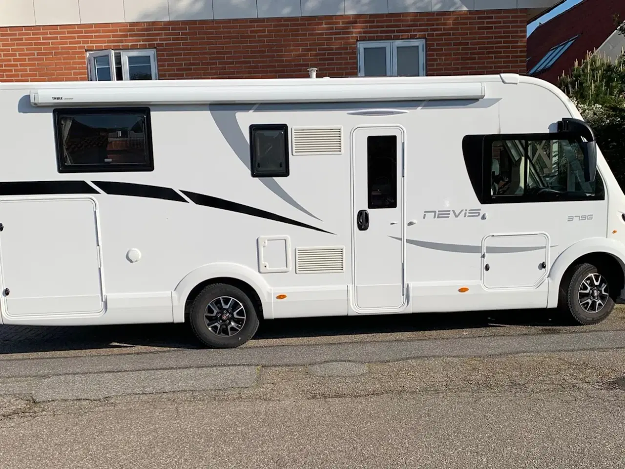 Billede 2 - mclouis nevis helintegreret