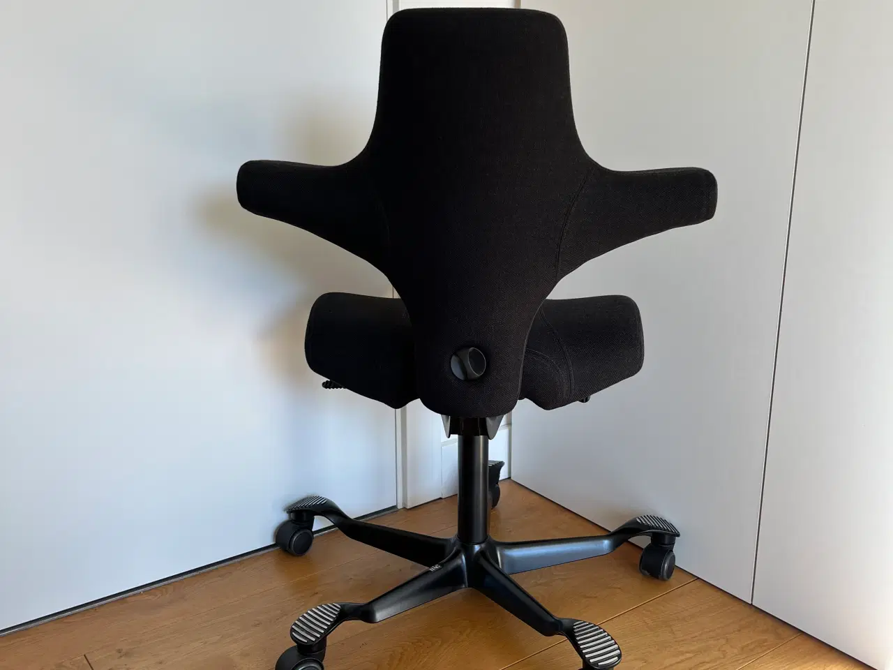 Billede 2 - HÅG Capisco ergonomisk kontorstol med sort betræk