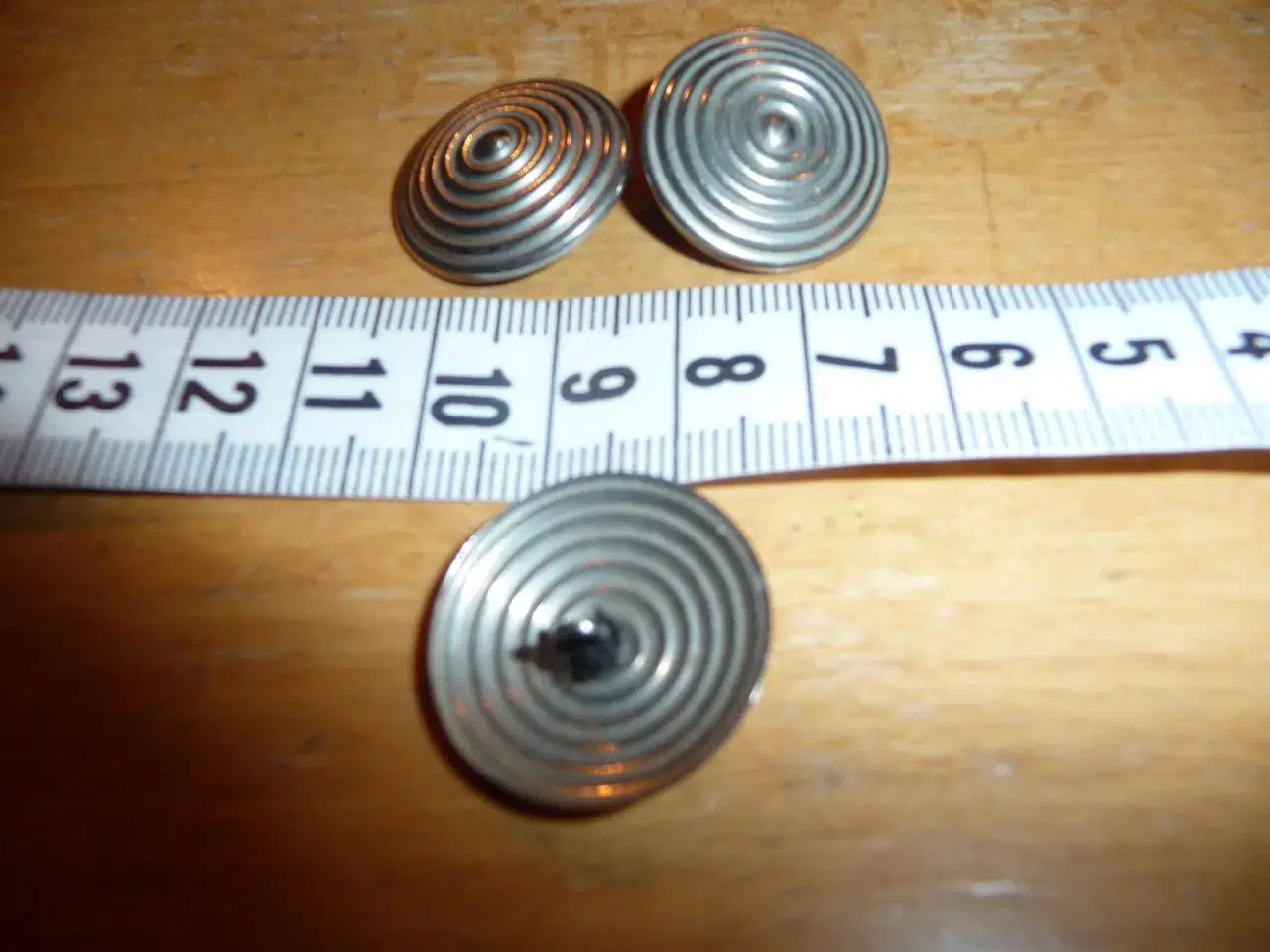 Billede 2 - 3 gamle metal knapper