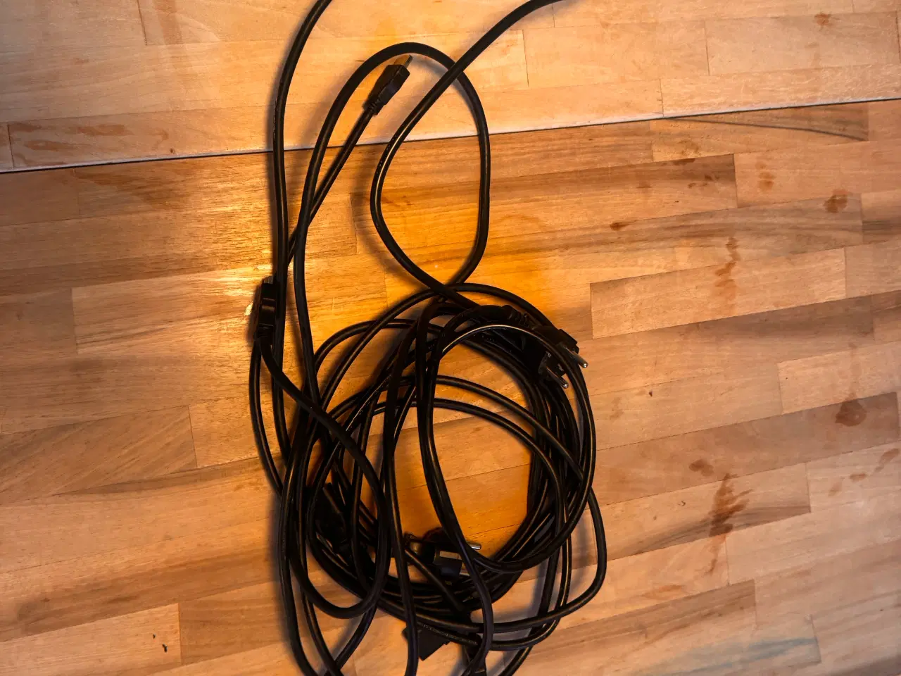 Billede 12 - Komplet Gaming setup med 2 skærme og en stol