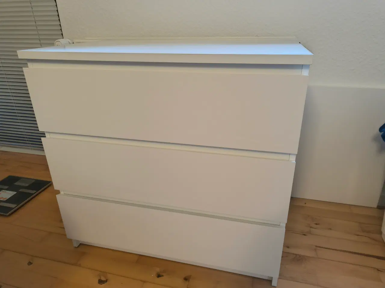 Billede 2 - Kommode og væg skab, 250 kr.