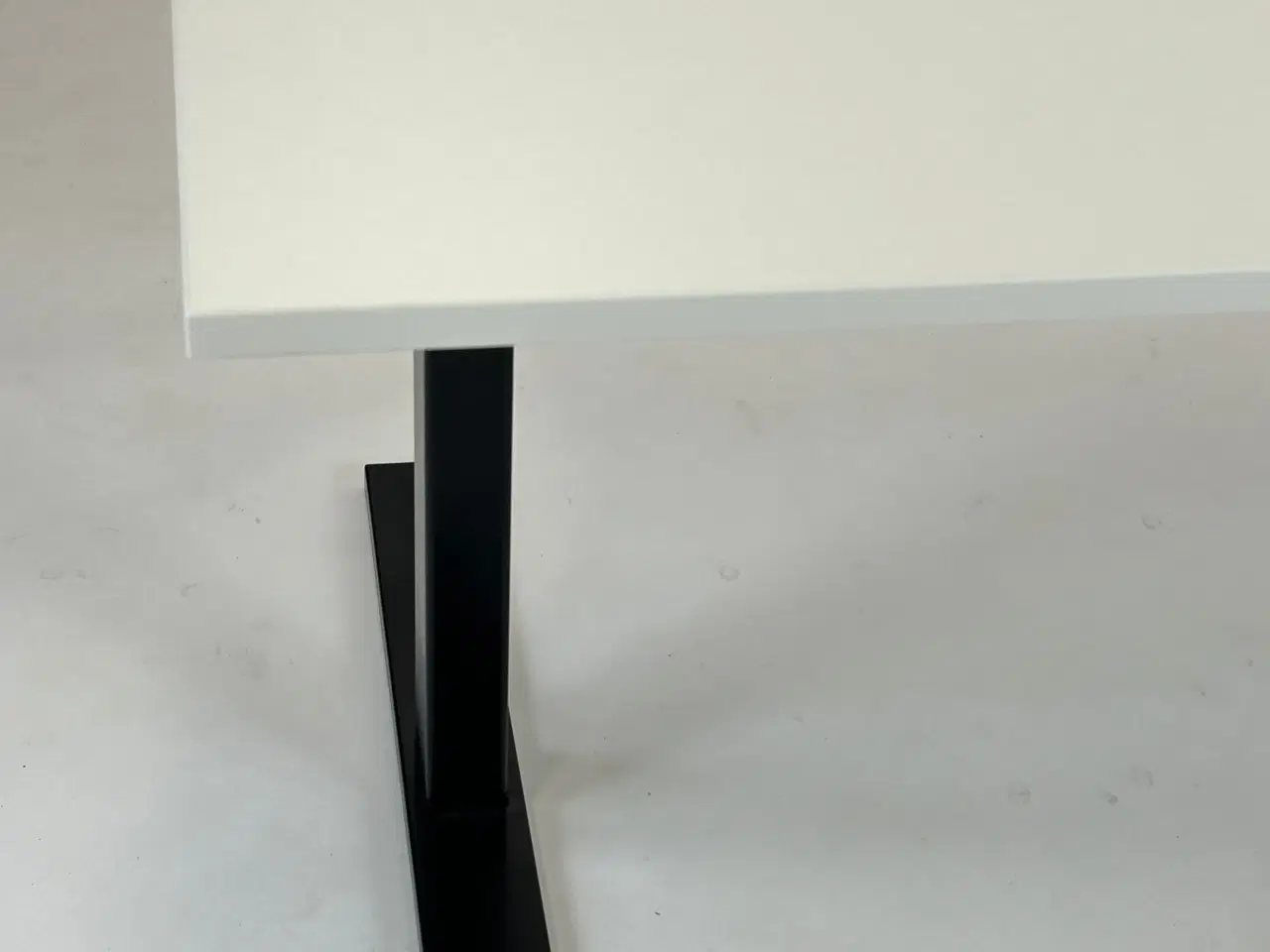 Billede 3 - Hæve/sænkebord 140x80 (m. flex) - Linak