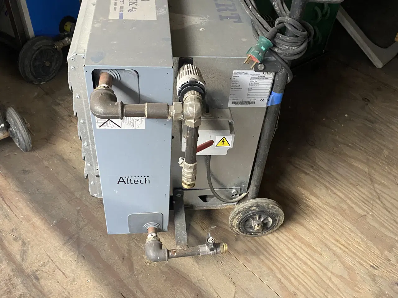 Billede 3 - Kalorifere med blæser til fjernvarmevand