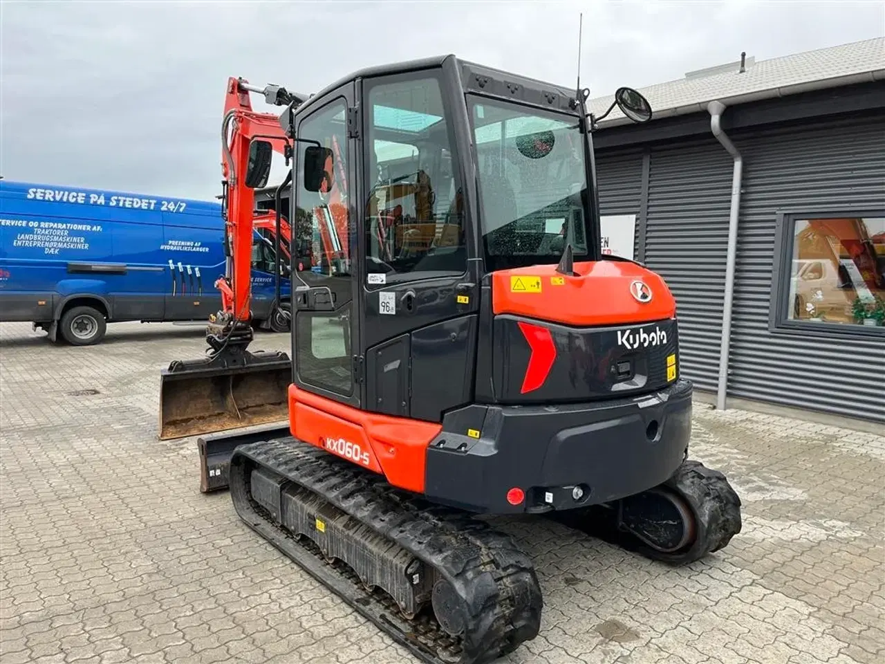 Billede 3 - Kubota KX060-5 Hydraulisk hurtigskifte med kipbar planerskovl.