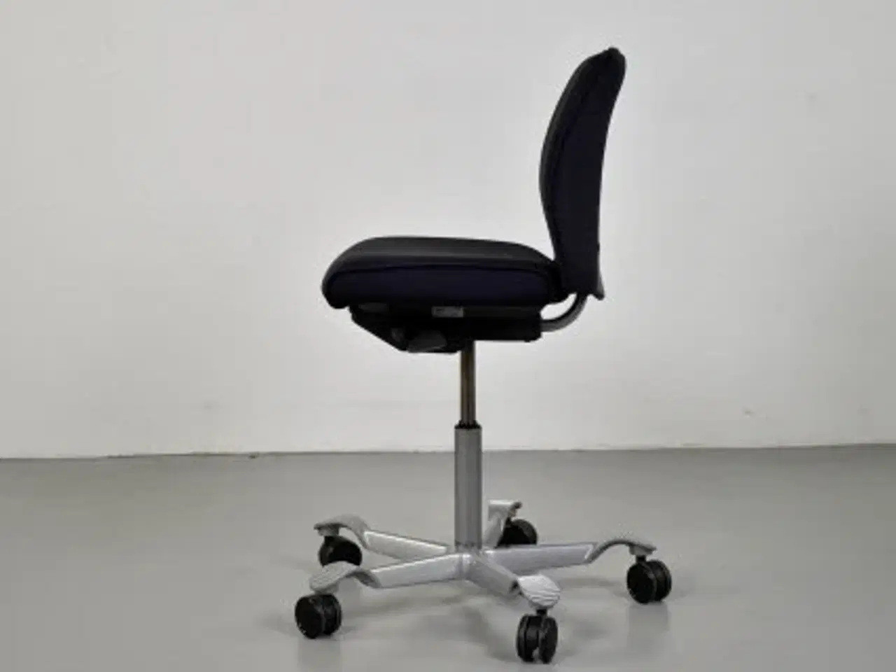 Billede 4 - Häg h05 5200 kontorstol med sort/blå polster og gråt stel