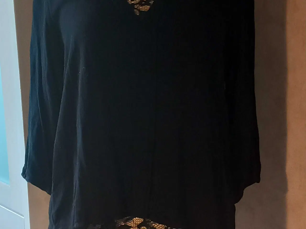 Billede 2 - Sort top/ bluse str 42