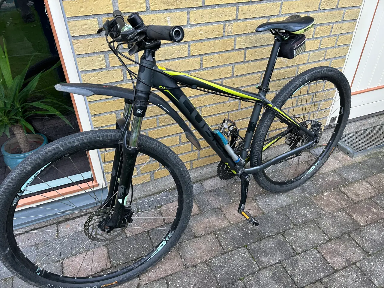 Billede 1 - Cube mountainbike med lidt brugsspor sælges.
