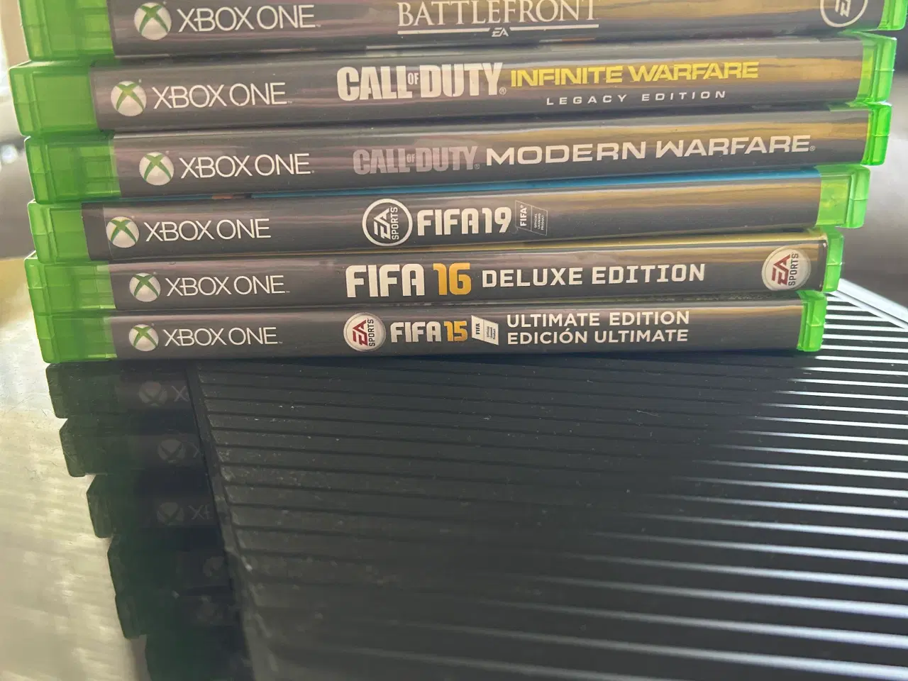Billede 2 - Xbox One konsol med kontroller og 7 spil