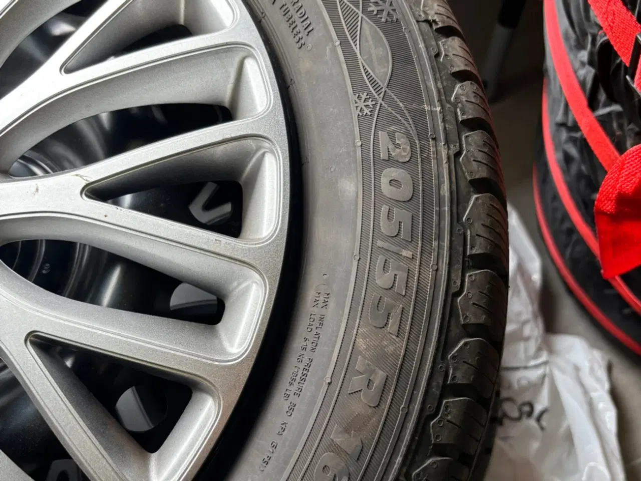 Billede 4 - 205/55/R16 Vinterdak med TPMS(Bosch) ventil