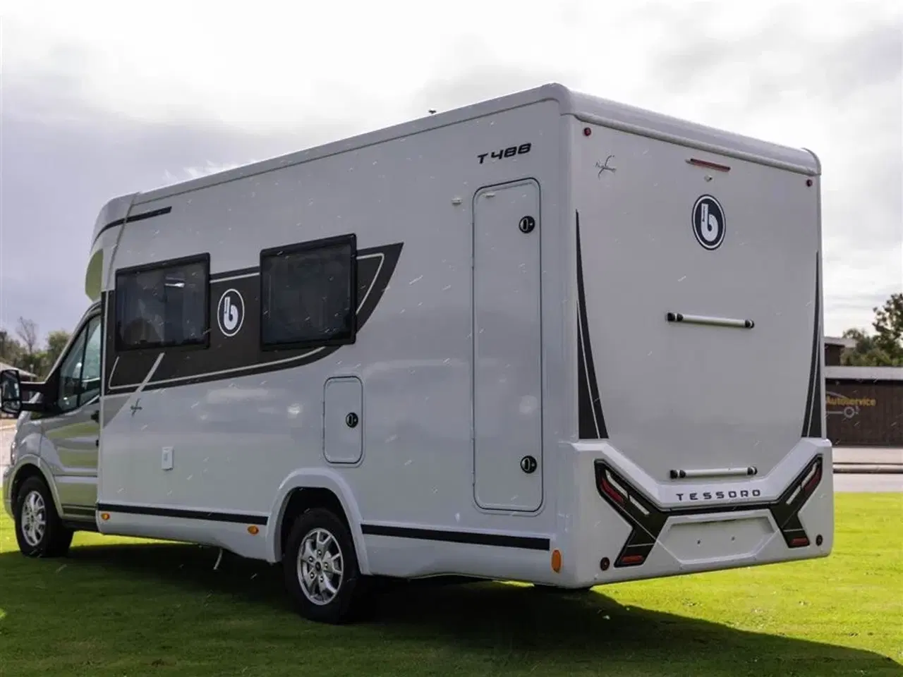 Billede 19 - 2025 - Benimar Tessoro 488 SELECT   Rummelig camper med face-to-face siddegruppe