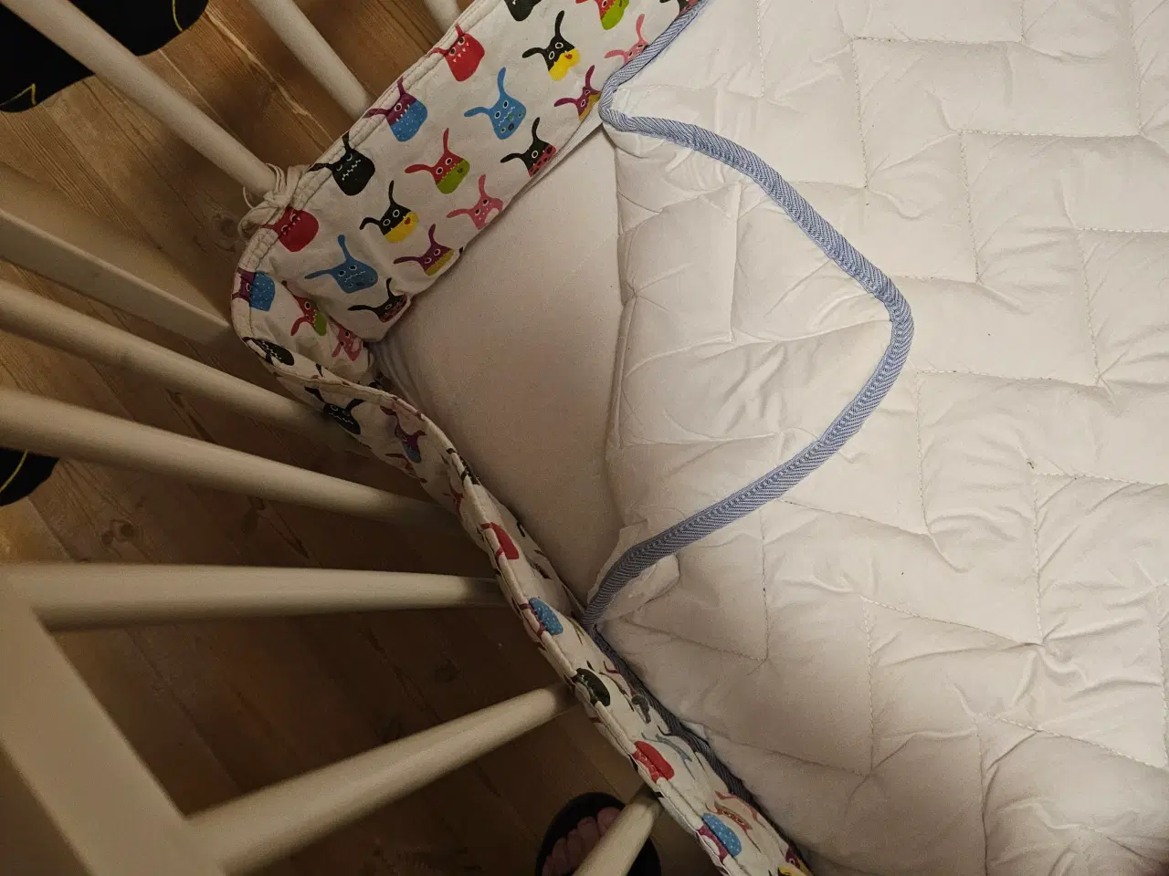 Billede 3 - Tremmeseng hvid