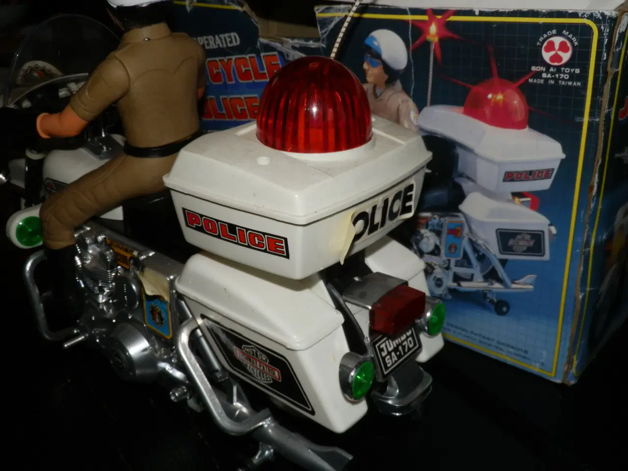 Billede 6 - Ældre Politimotorcykel skala 1/6 fra 1984.