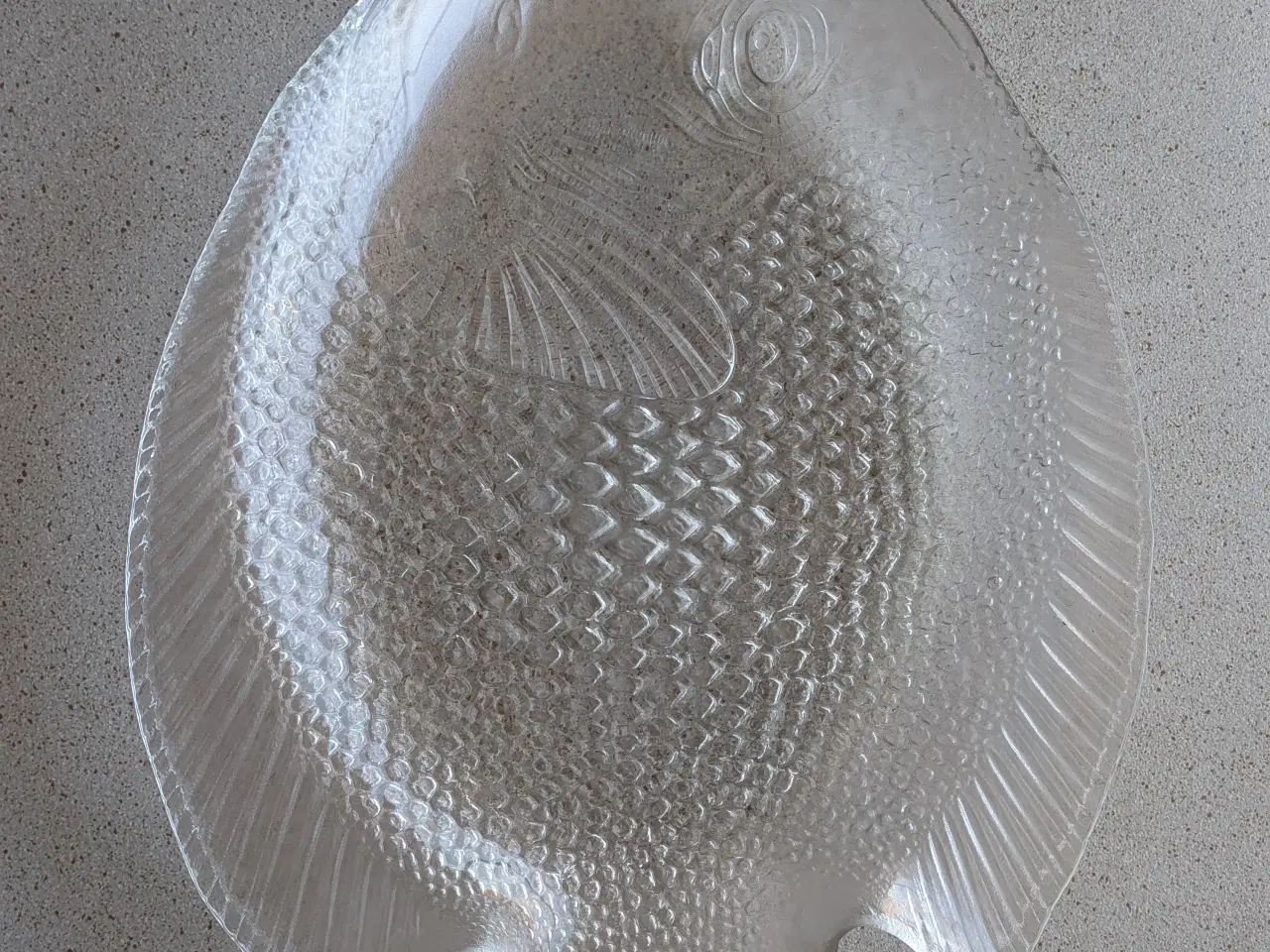 Billede 3 - 2 fine fiskefade med 8 tilhørende tallerkener