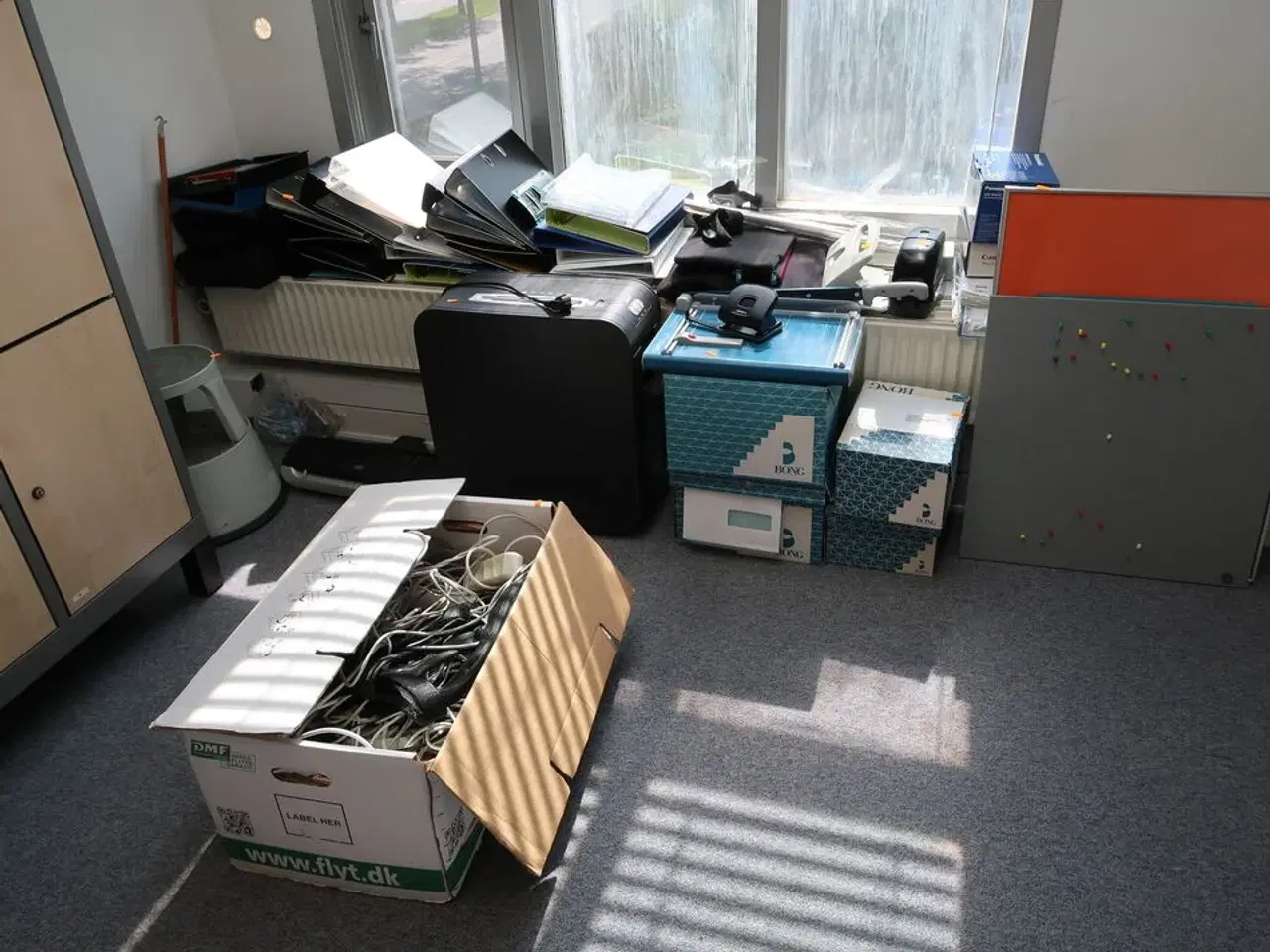 Billede 1 - Div. Elektronik, makulator REXEL RSS2232, hæftemaskine RAPID 5080Electronic m.m.