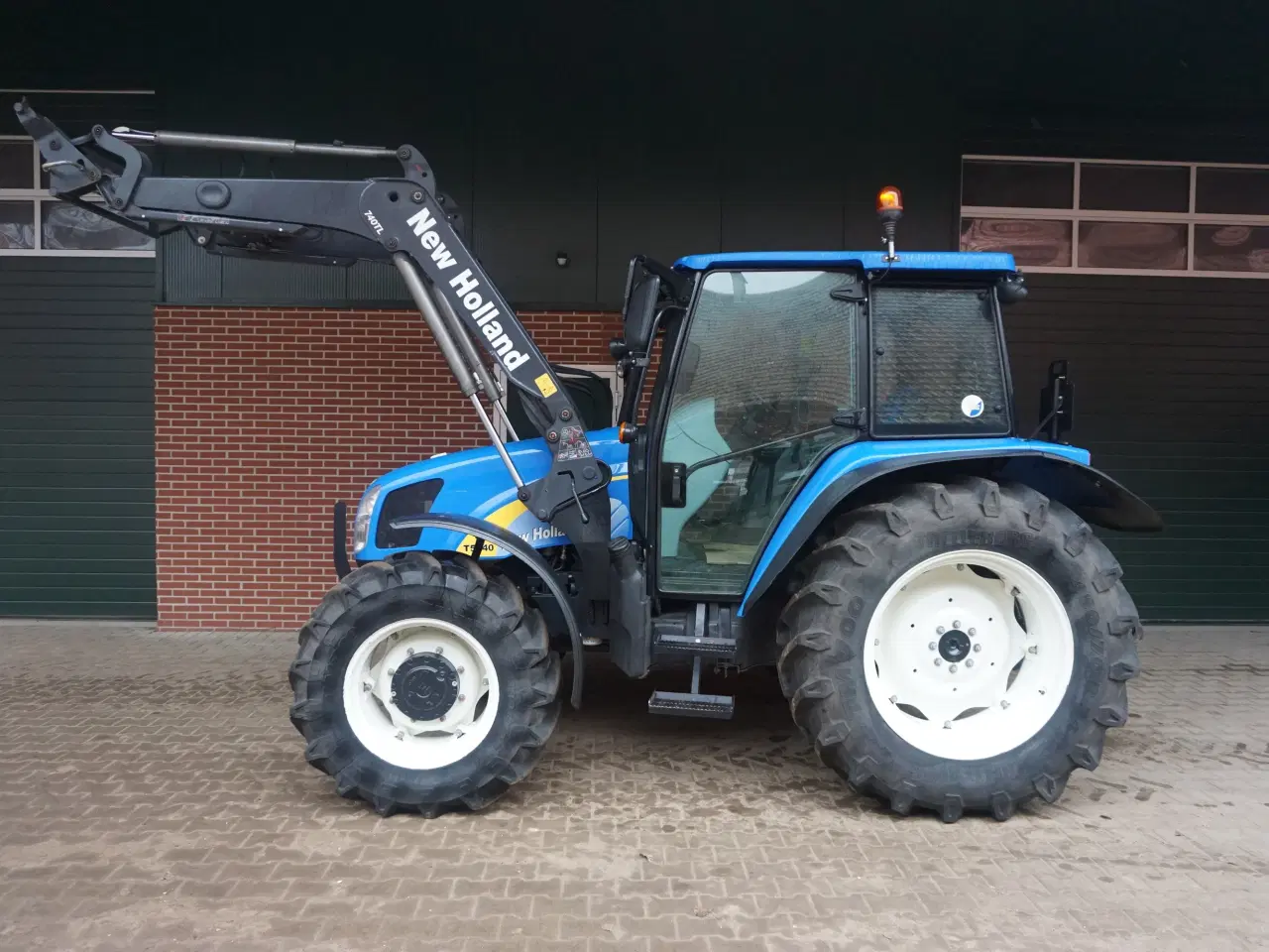 Billede 4 - New Holland T5040 med kun 860 timer fra ny