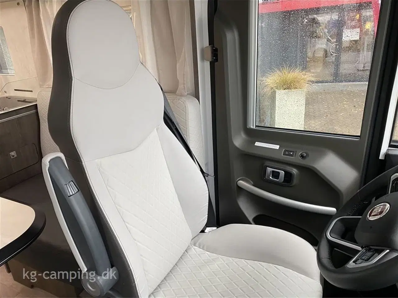 Billede 25 - 2023 - Benimar Amphitryon 998 3500 kg   Særdeles velholdt Benimar AMPHITRYON 998 ALDE - Vognen kan vejes op til 4.400 kg.