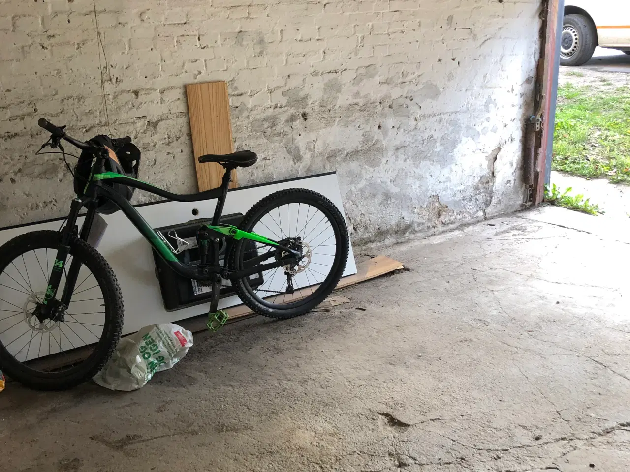 Billede 4 - Garage til opbevaring 