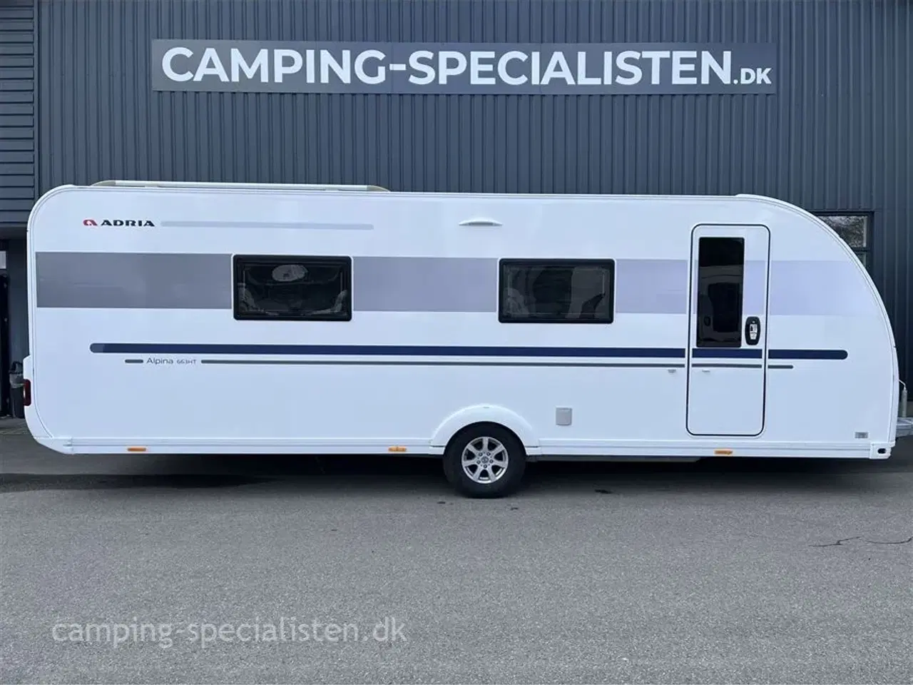 Billede 1 - 2019 - Adria Alpina 663 HT   Adria Alpina 663 HT model 2019 - Queensbed dobbeltseng - kan nu ses hos Camping-Specialisten.dk i Aarhus