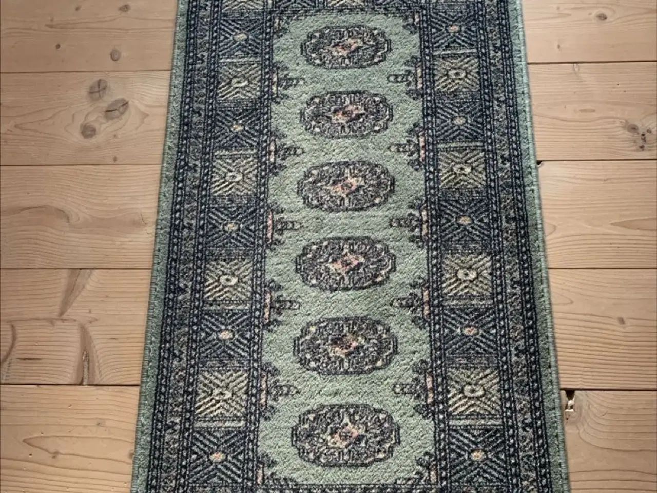 Billede 1 - Lille tæppe i grønne nuancer
