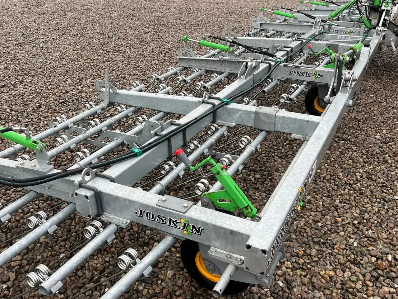 Billede 8 - Joskin SCARIFLEX 1200 R6S6 12m bredstrigle med 6rækker tænder. Noget at det ypperste man kan få.