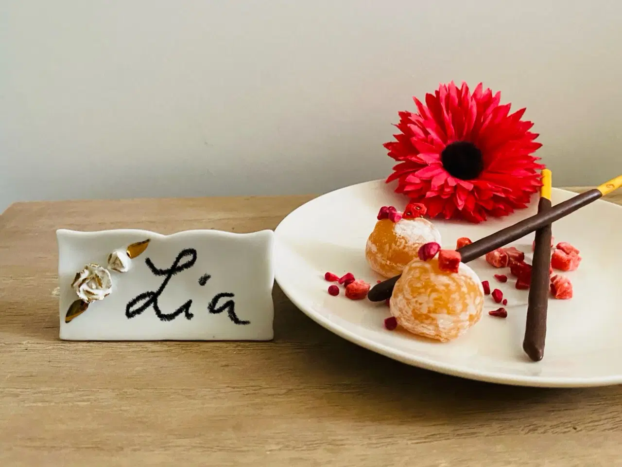 Billede 7 - 6 stks yndige vintage navneskilte i porcelæn 