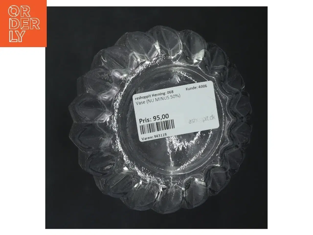 Billede 2 - Glasvase med riflet design fra Reshoppit (str. 26 cm)