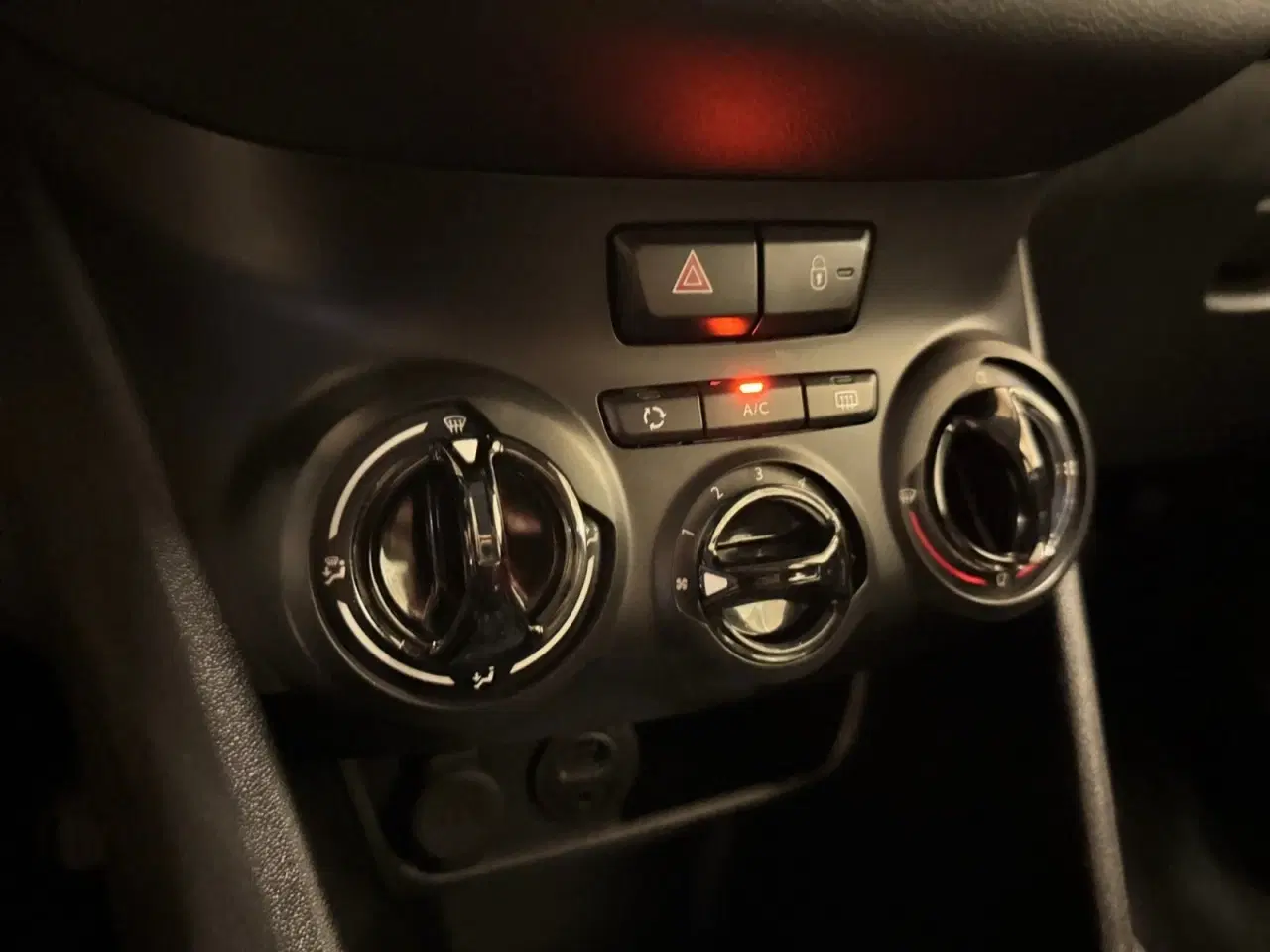 Billede 10 - Peugeot 208 1,2 VTi 82 Active Navigator