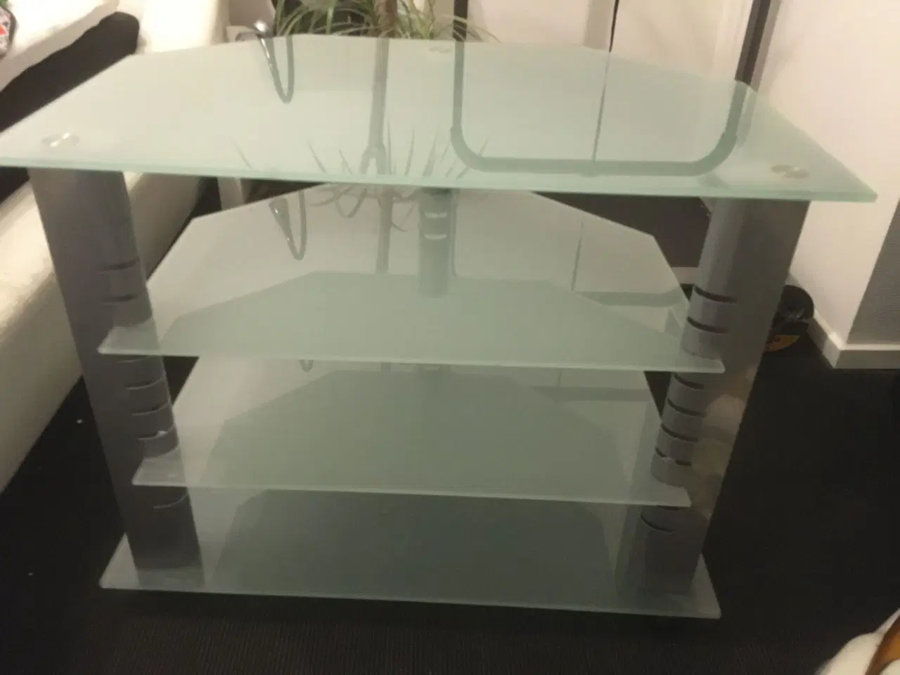 Billede 5 - TV-bord af glas og metal