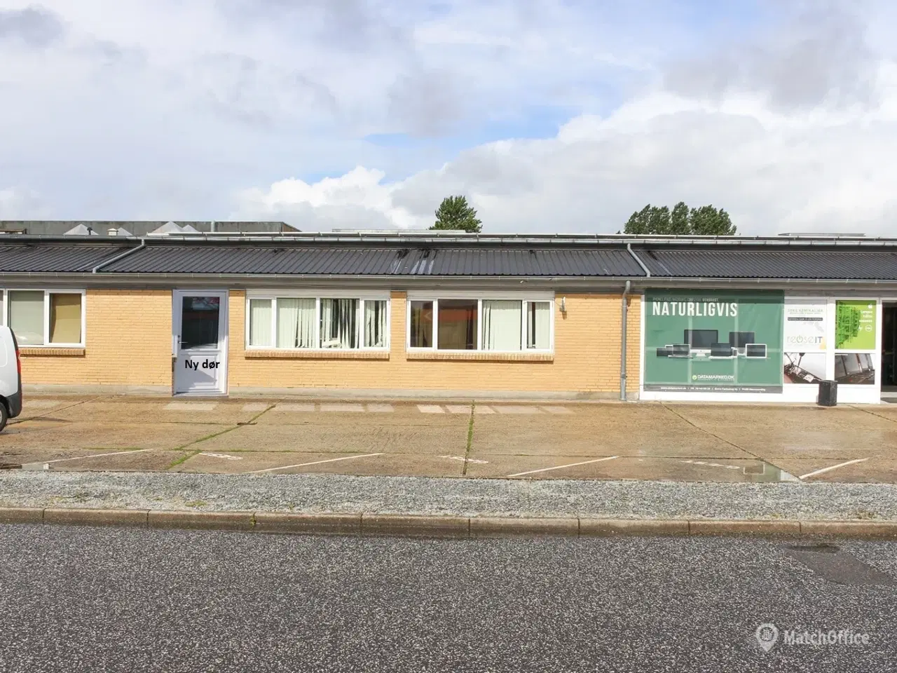Billede 1 - Moderne kontor med gode faciliteter og central beliggenhed.