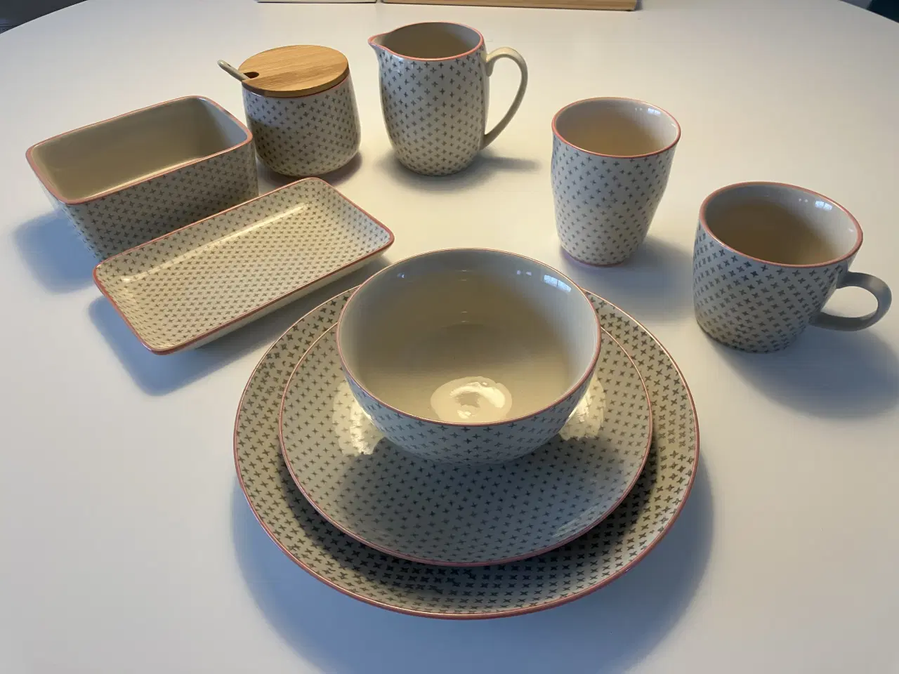 Billede 3 - Stel fra Sofia Hand made 46 dele. Sendes Ikke. 