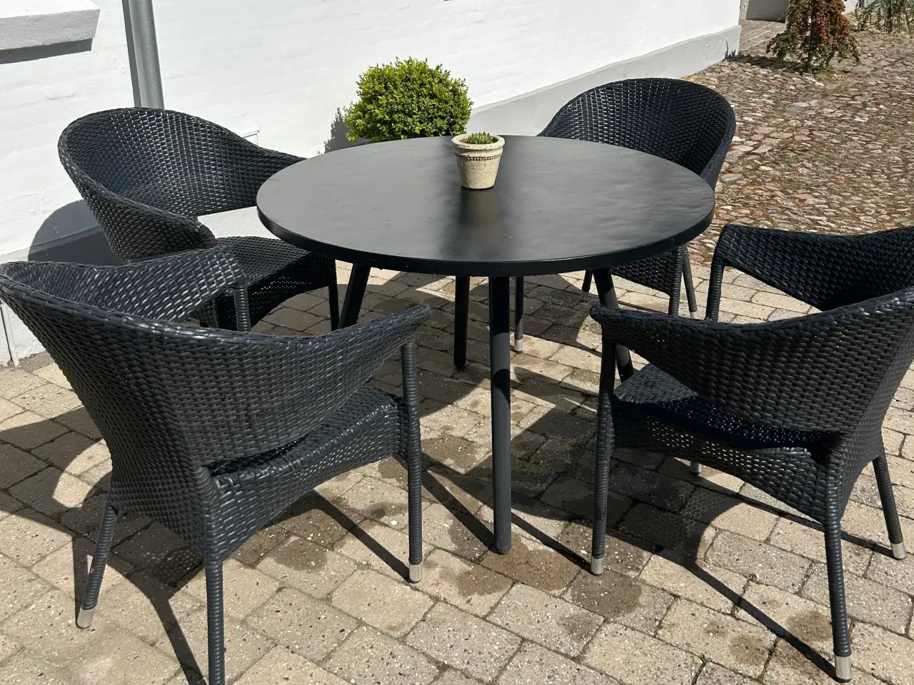 Billede 1 - Sort havemøbelsæt. Bord dia 110cm