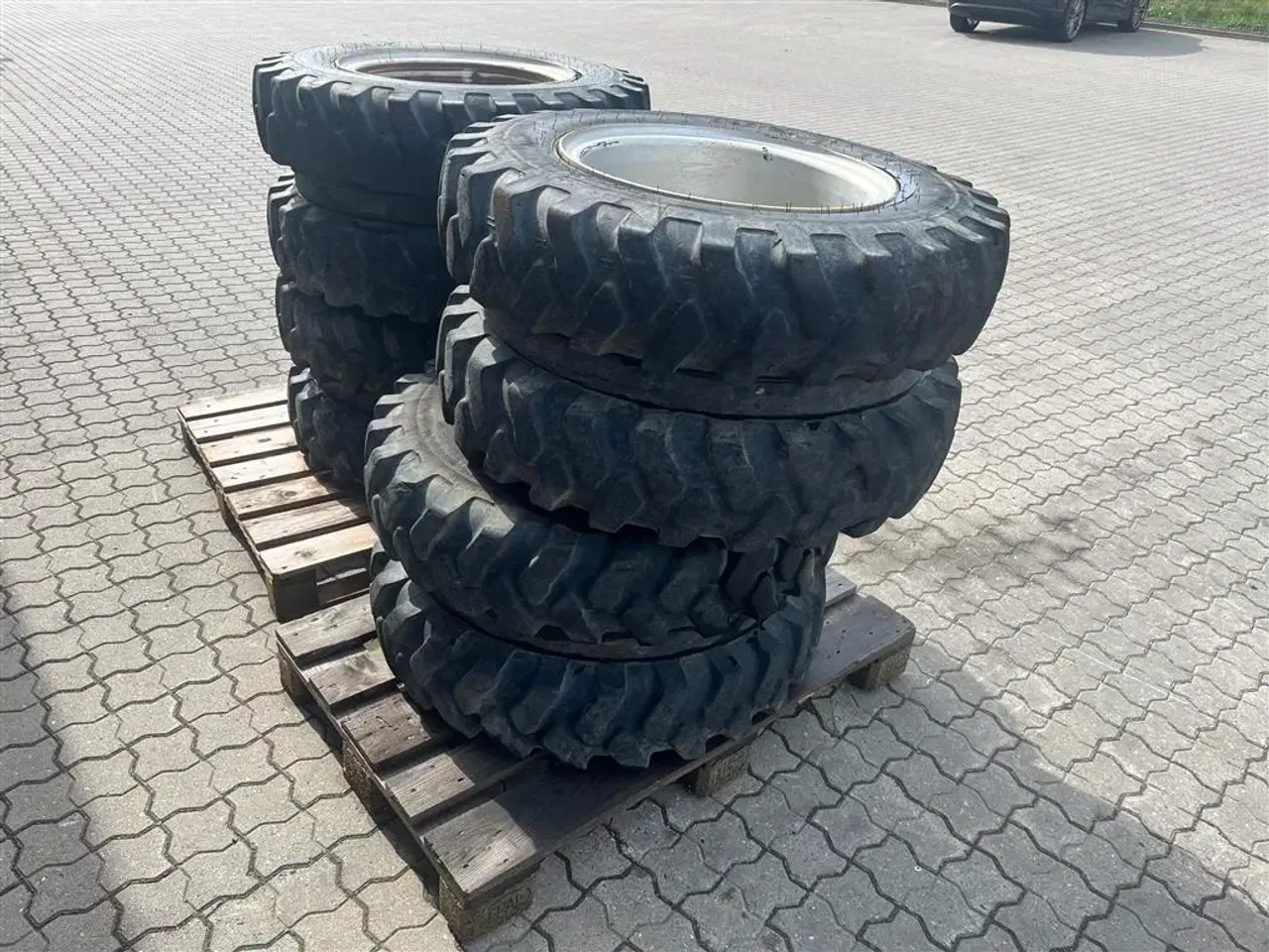 Billede 11 - - - - Mitas8,25-20 komplethjul til gummihjulsgraver