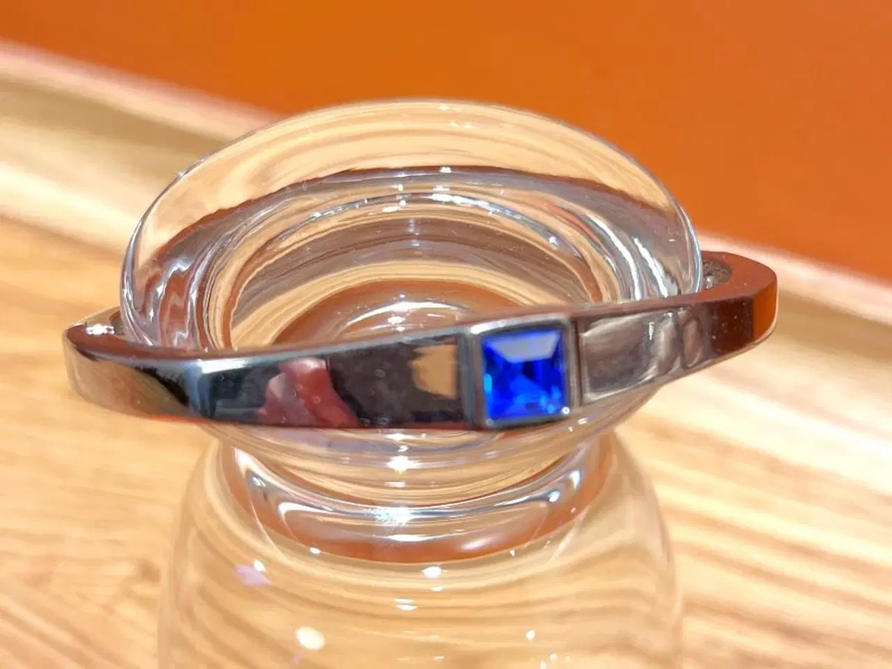 Billede 2 - Armring med blå sten