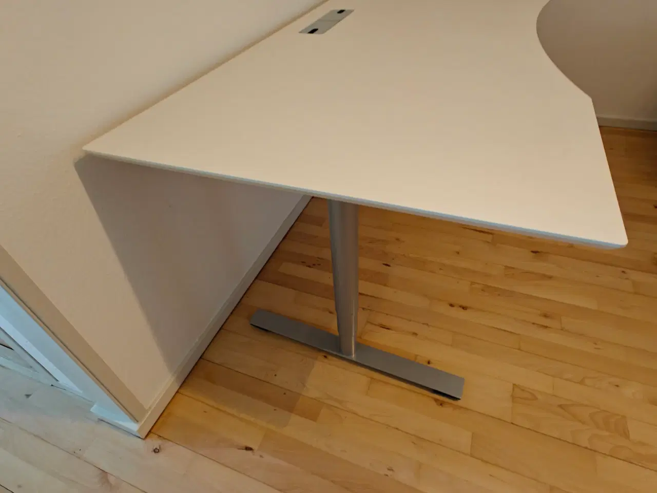 Billede 6 - Hvidt hæve-sænke skrivebord + Skuffeelement