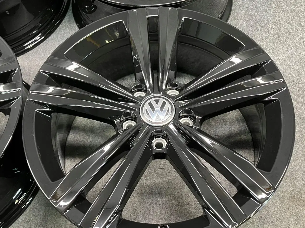 Billede 4 - ALUFÆLGE VW PASSAT ARTEON SEBRING 3G0 17"