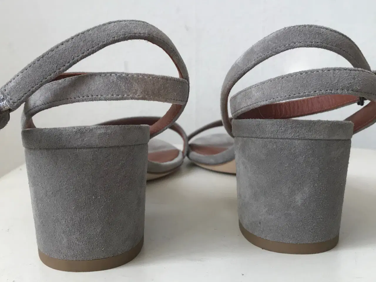 Billede 4 - Yvonne Koné, grå sandaler, str 41