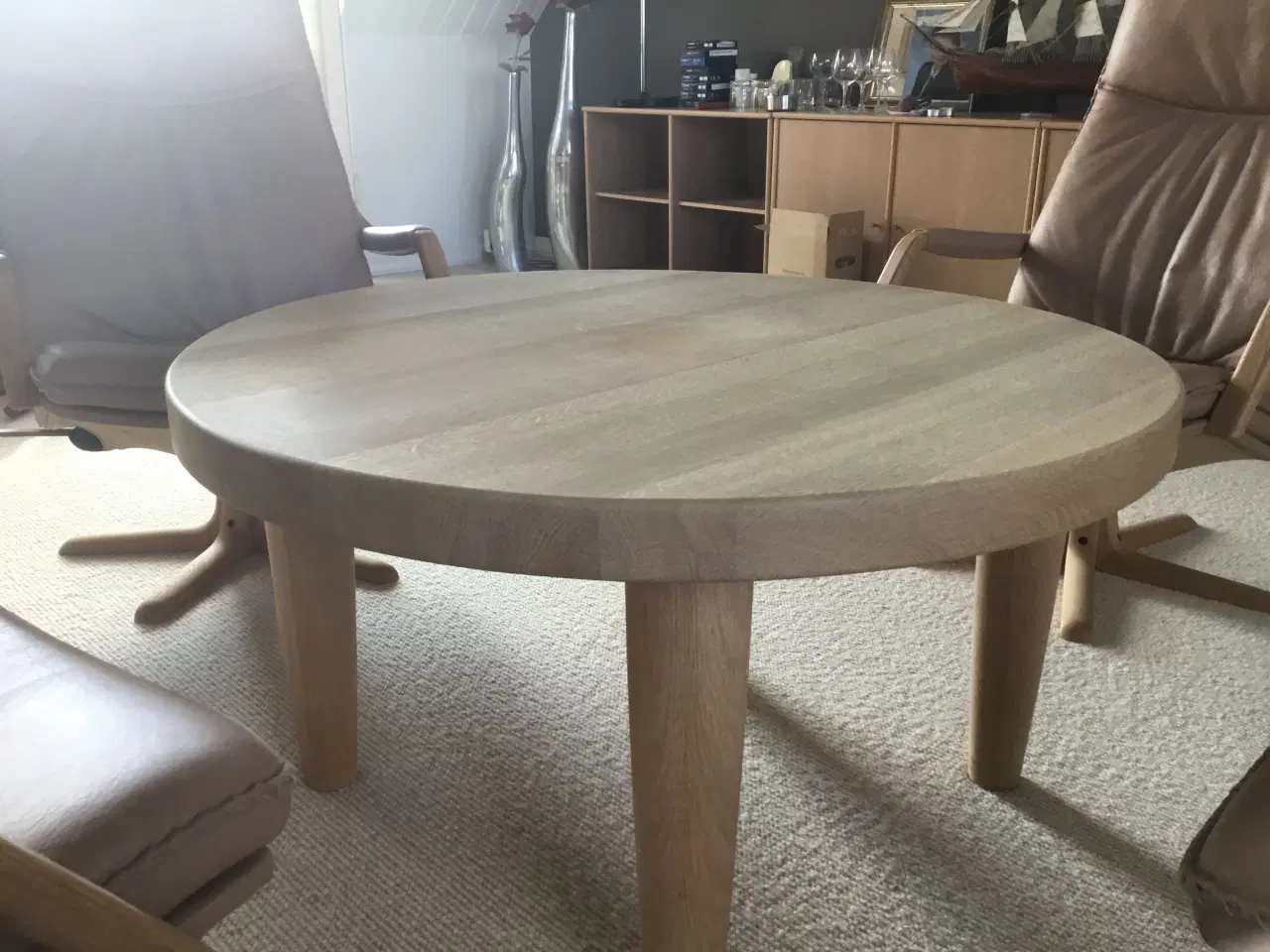 Billede 2 - 4 Berg Furniture Lænestole og rundt massiv egebord